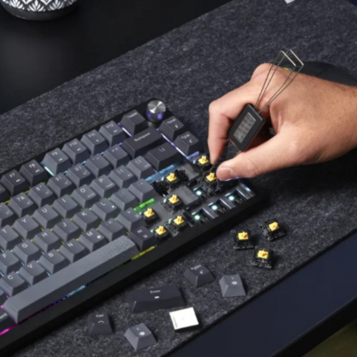 Teclado Mecánico Gamer Corsair K65 PLUS Wireless RGB 75% Inalámbrico