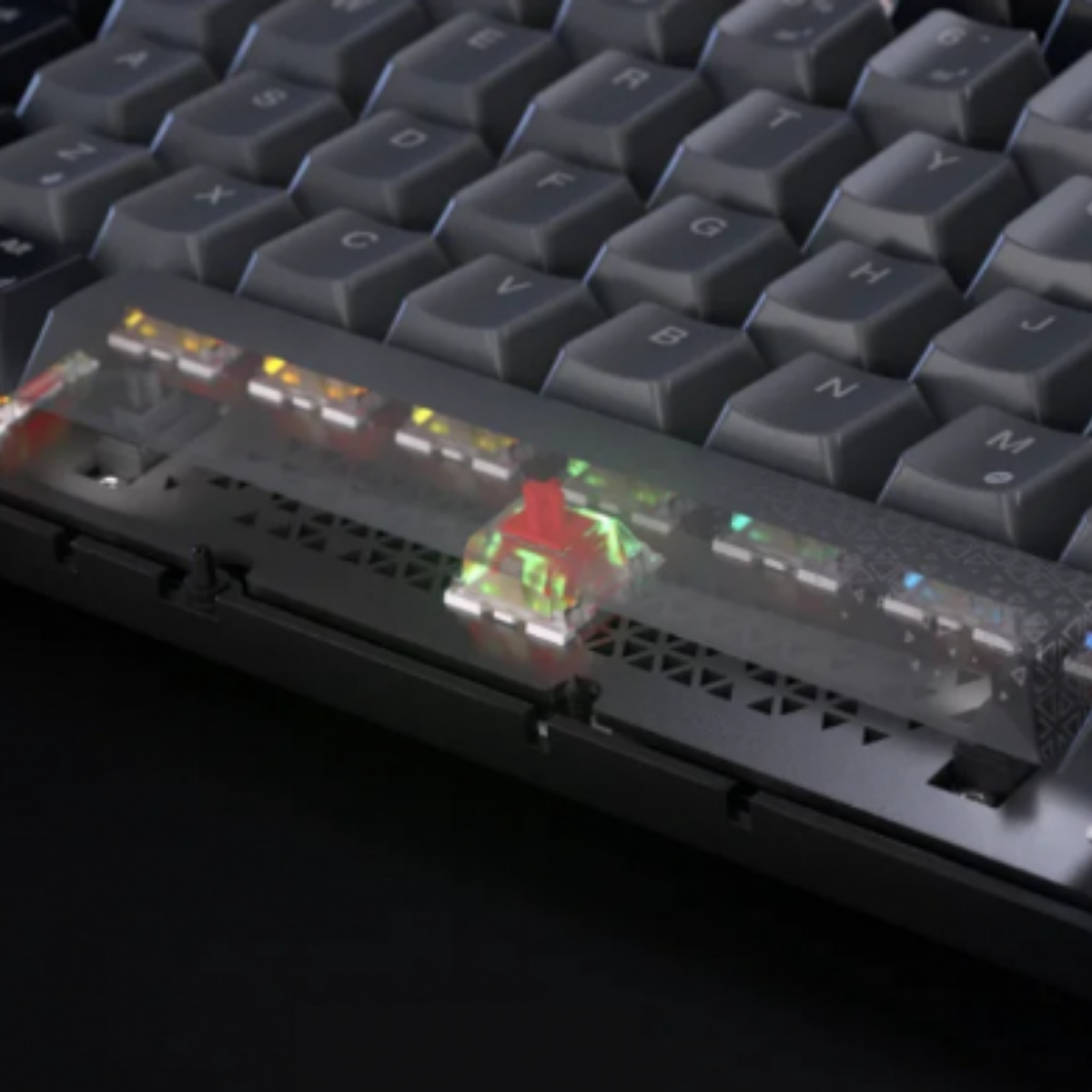 Teclado Mecánico Gamer Corsair K65 PLUS Wireless RGB 75% Inalámbrico