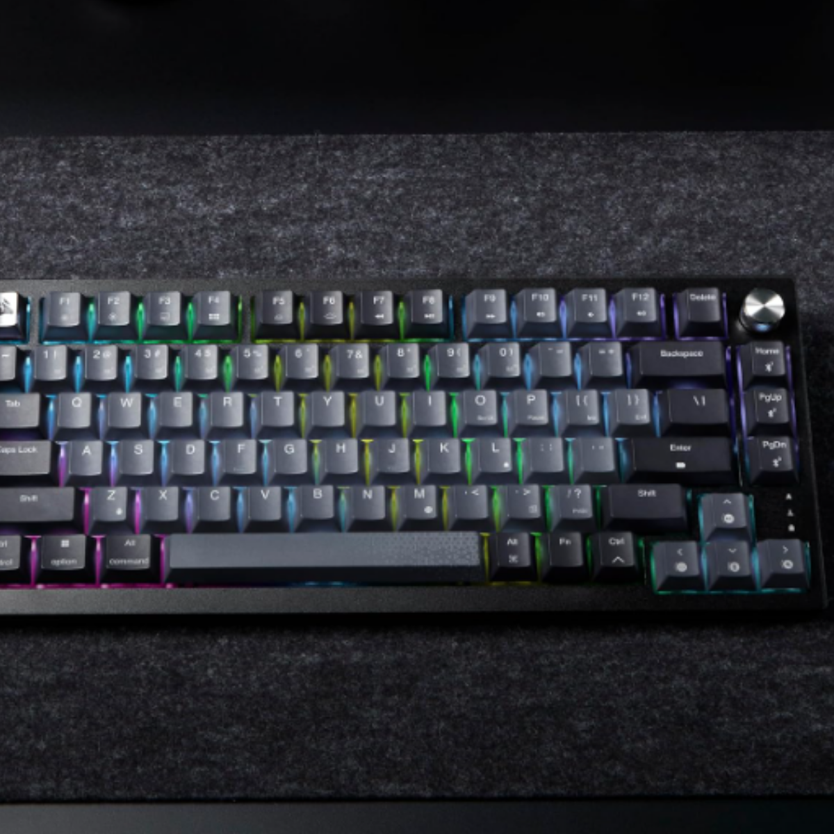 Teclado Mecánico Gamer Corsair K65 PLUS Wireless RGB 75% Inalámbrico